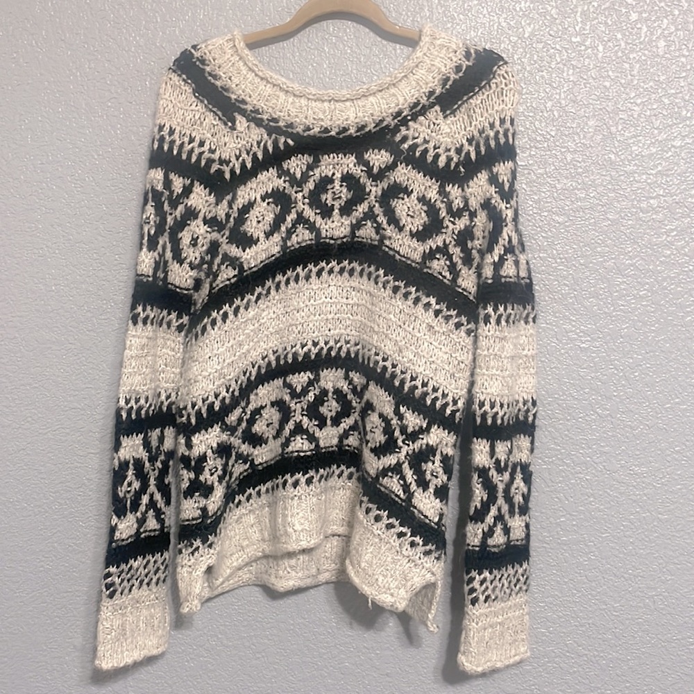 Free People black and white pattern long sweater size medium